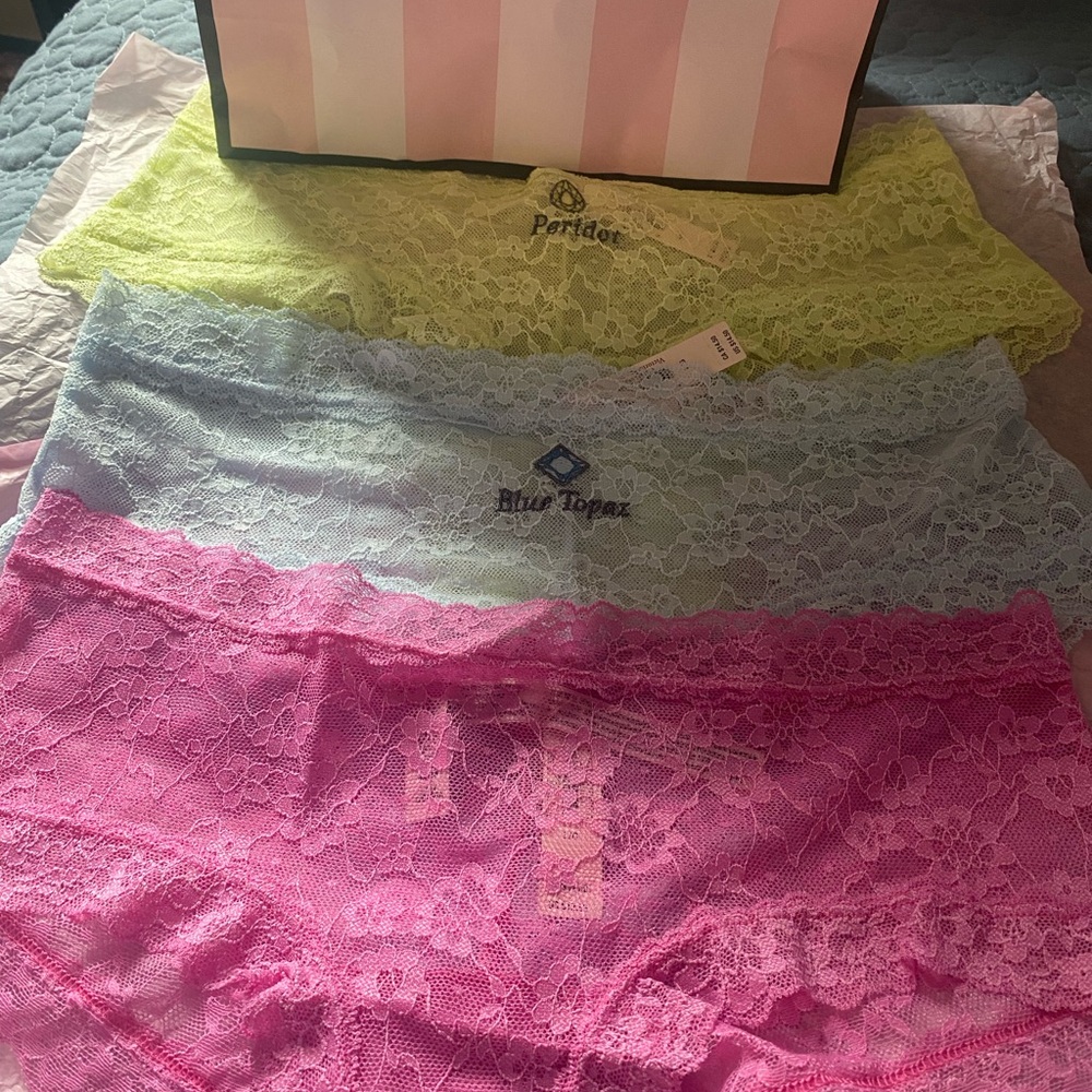 New 3 PACK Victoria’s Secret  Cheeky Lace Panties Underwear Women Size L